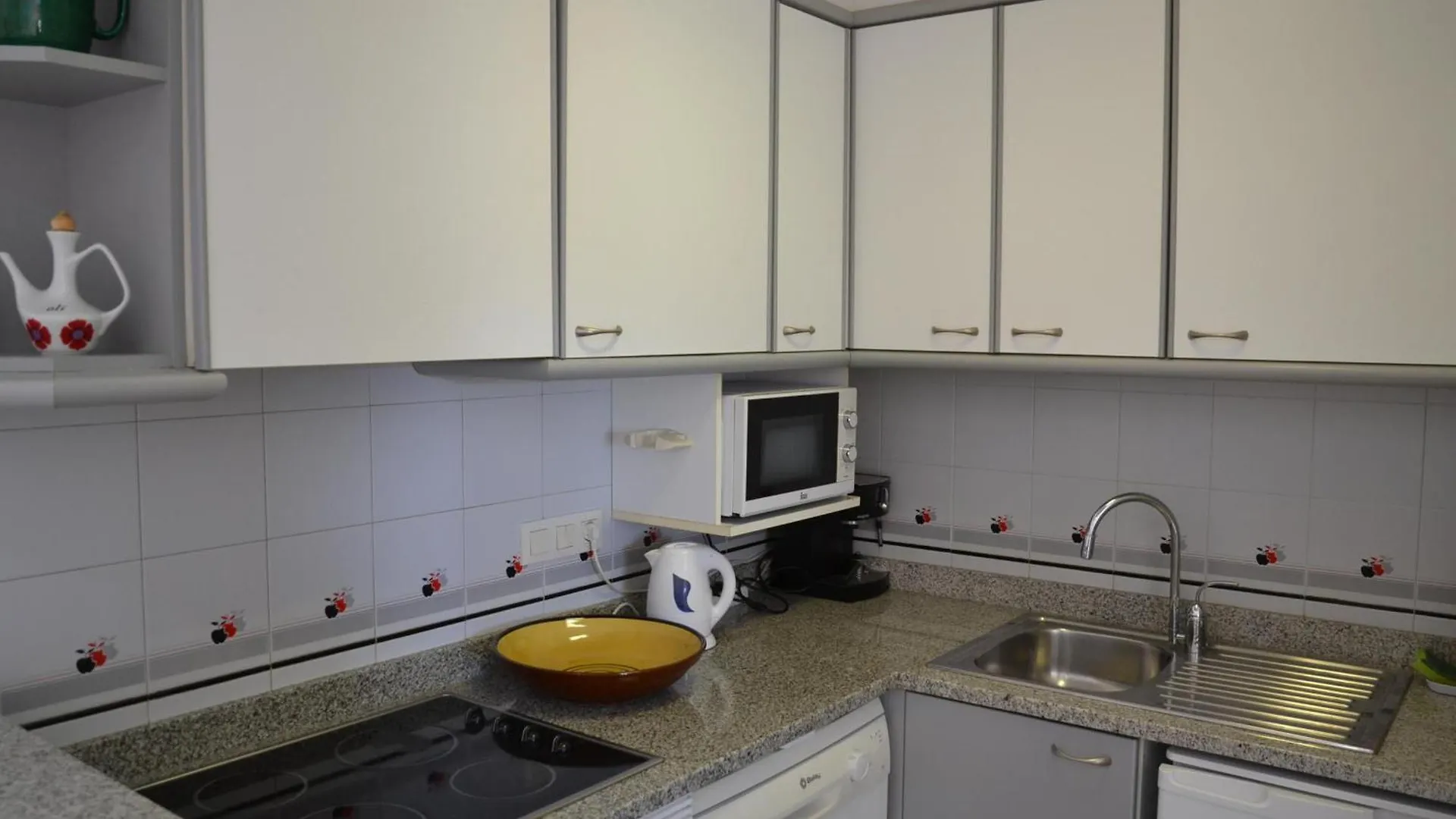 Apartamento Cerca De La Playa Con Piscina Y Terraza En L'Estartit - Es-323-25 0*,